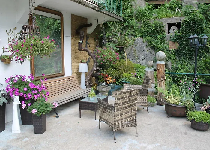 Suite en chambre d'hôtes avec cuisine, garage et vue rivière - Livradois Forez